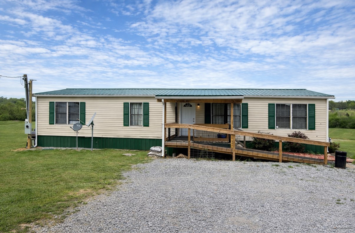 273 Thompson Rd
